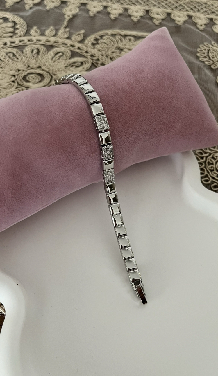 Silver kare model Zirkon taşlı bileklik