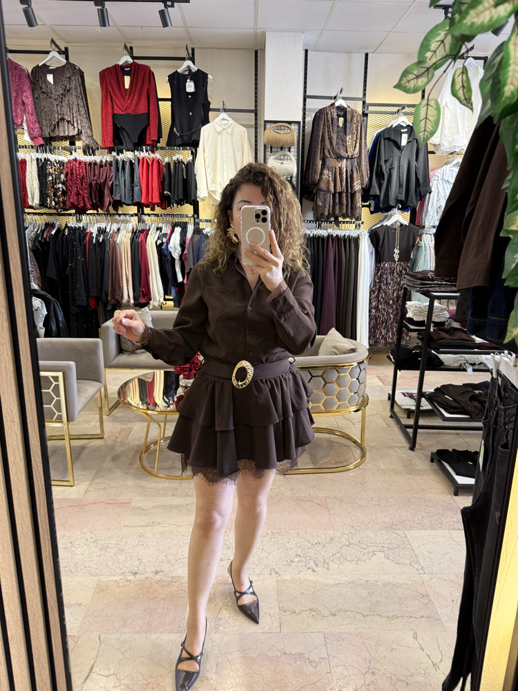 Kahve dantel detaylı kemerli elbise