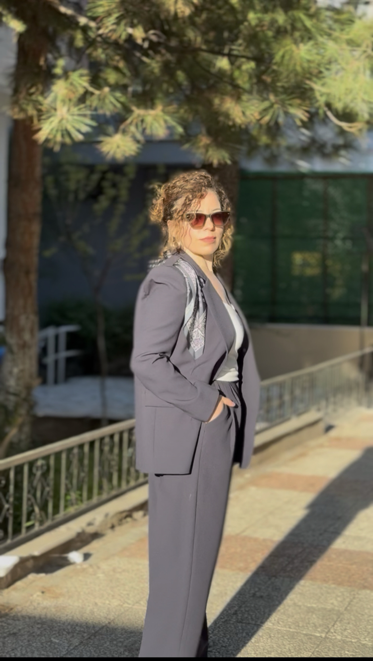 Fularlı klasik takım lacivert