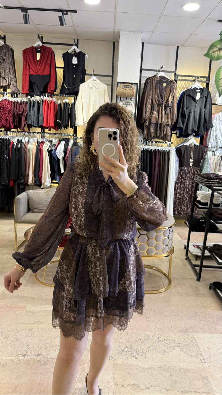 Kahve fularlı dantel detaylı elbise