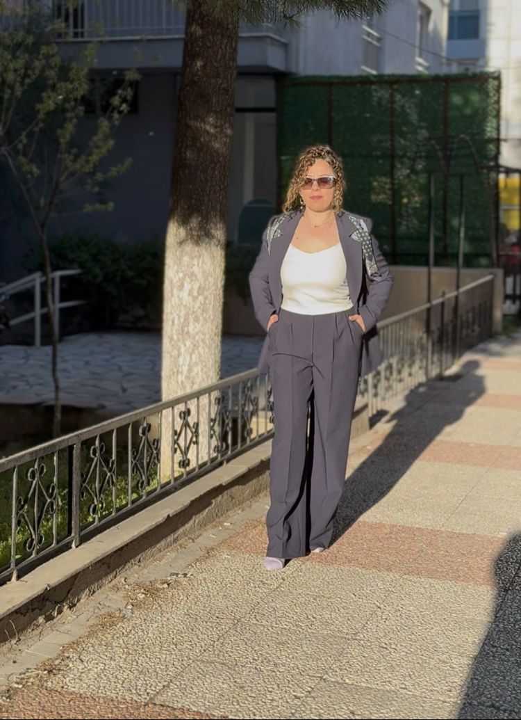 Fularlı klasik takım lacivert