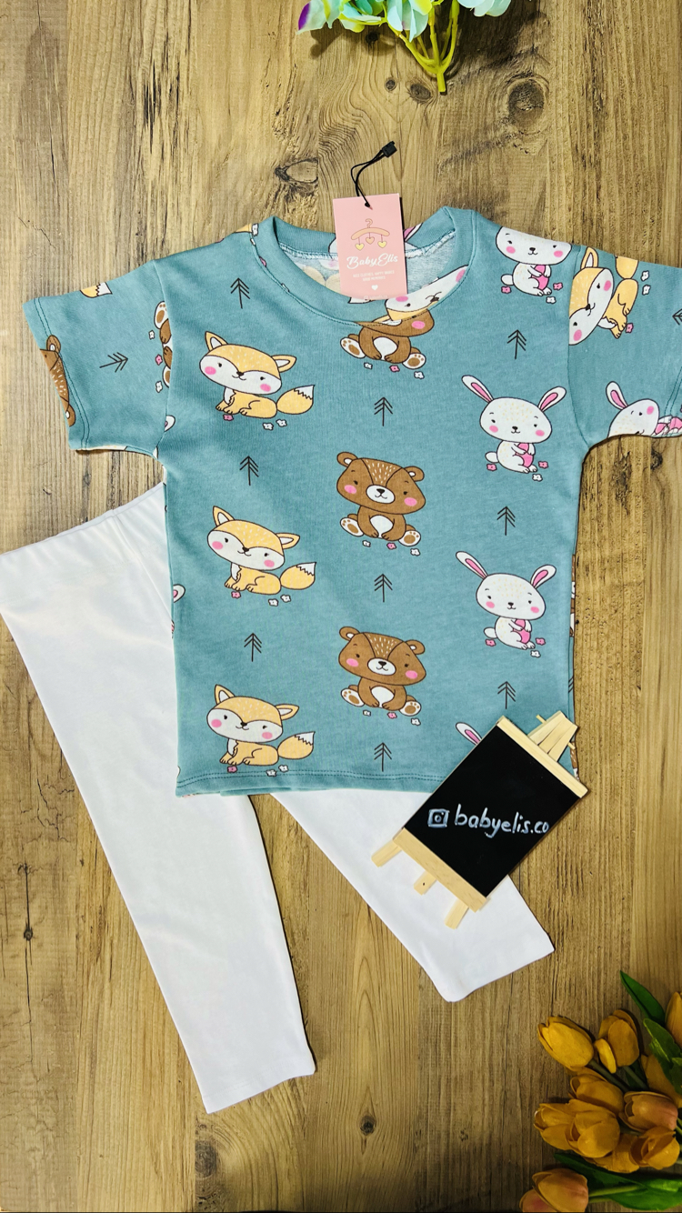 Mint yeşili desenli oversıze t-shirt diz altı kapri takım