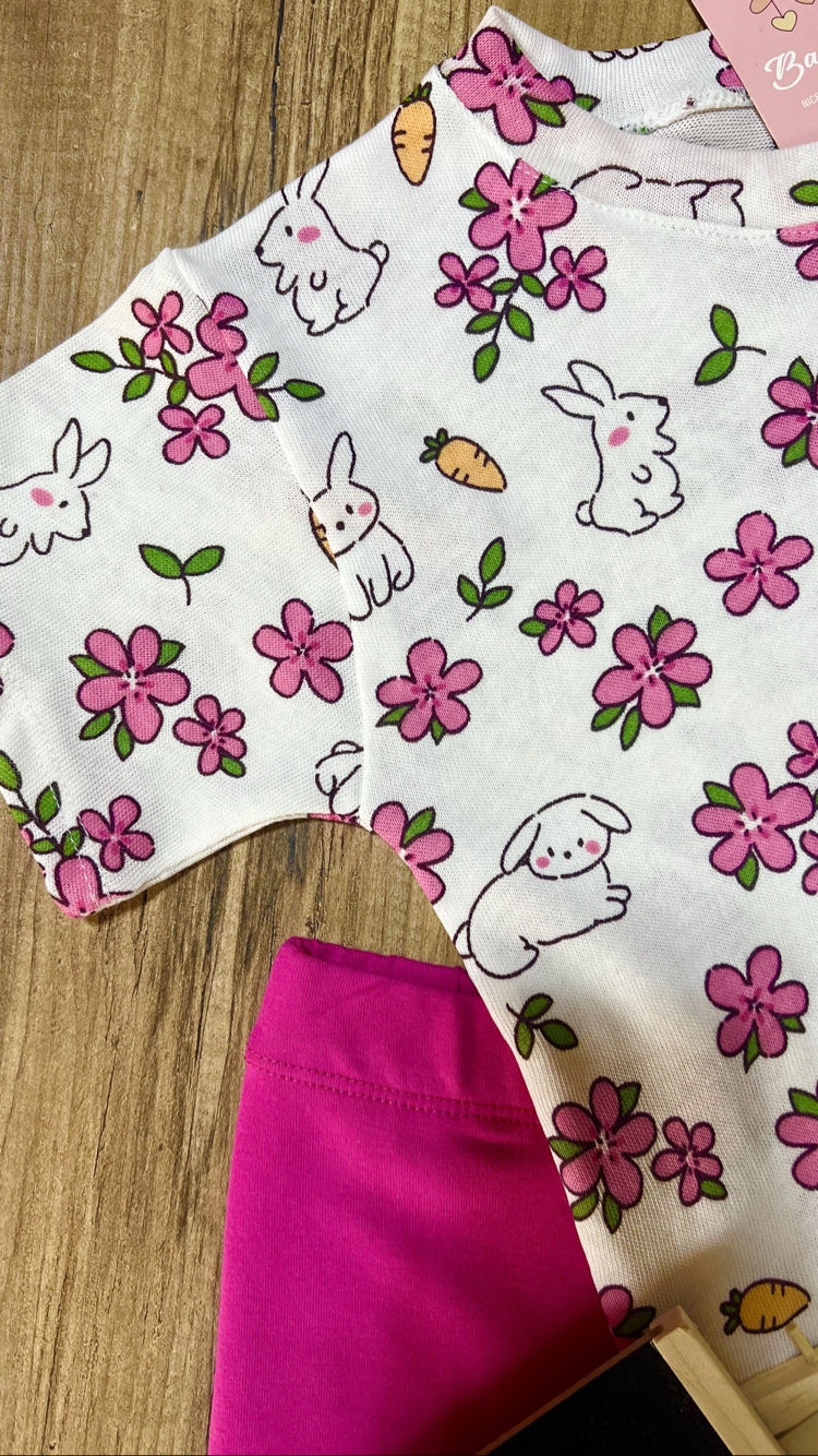 Tavşanlı oversıze t-shirt diz altı kapri takım