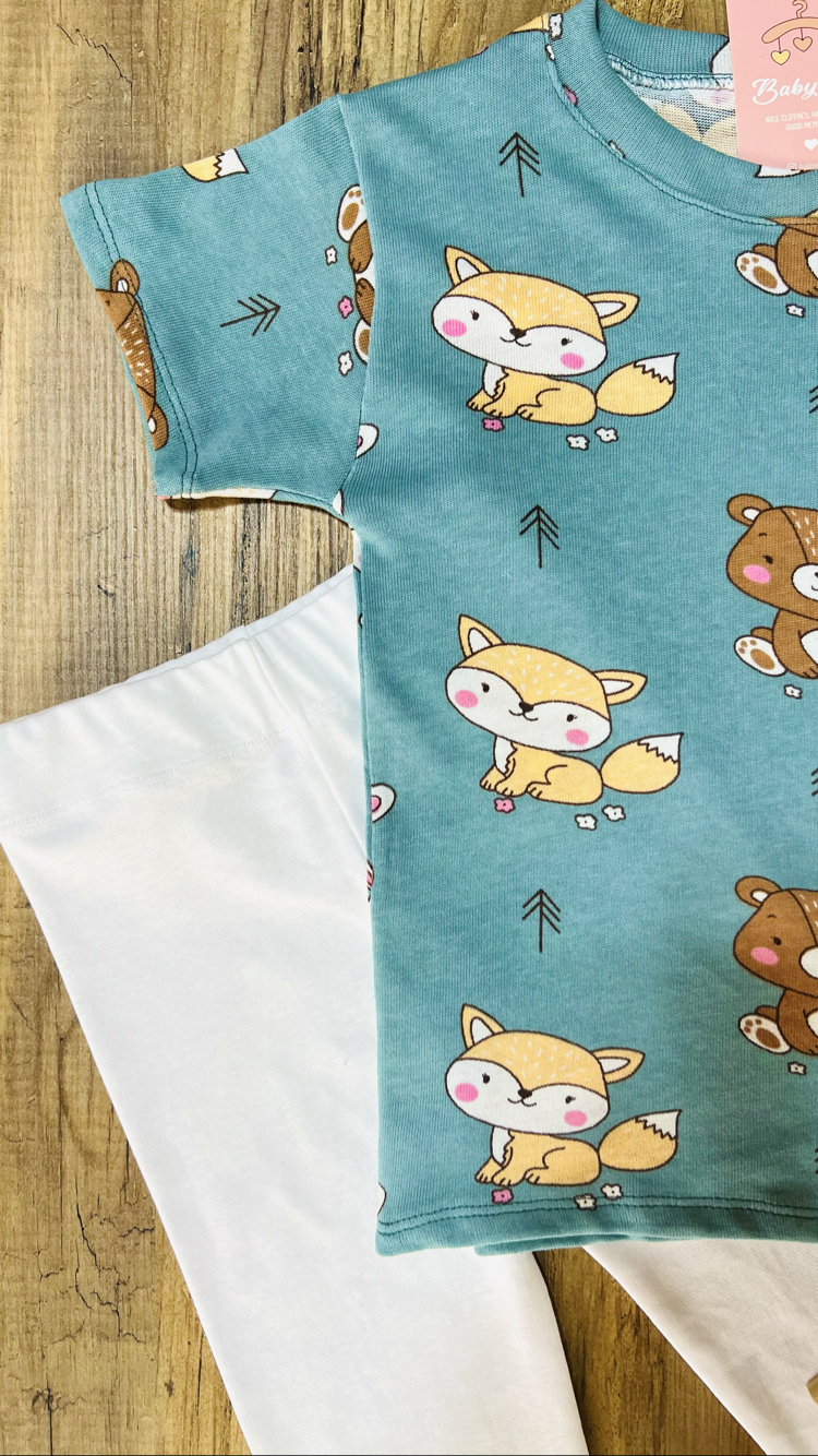 Mint yeşili desenli oversıze t-shirt diz altı kapri takım
