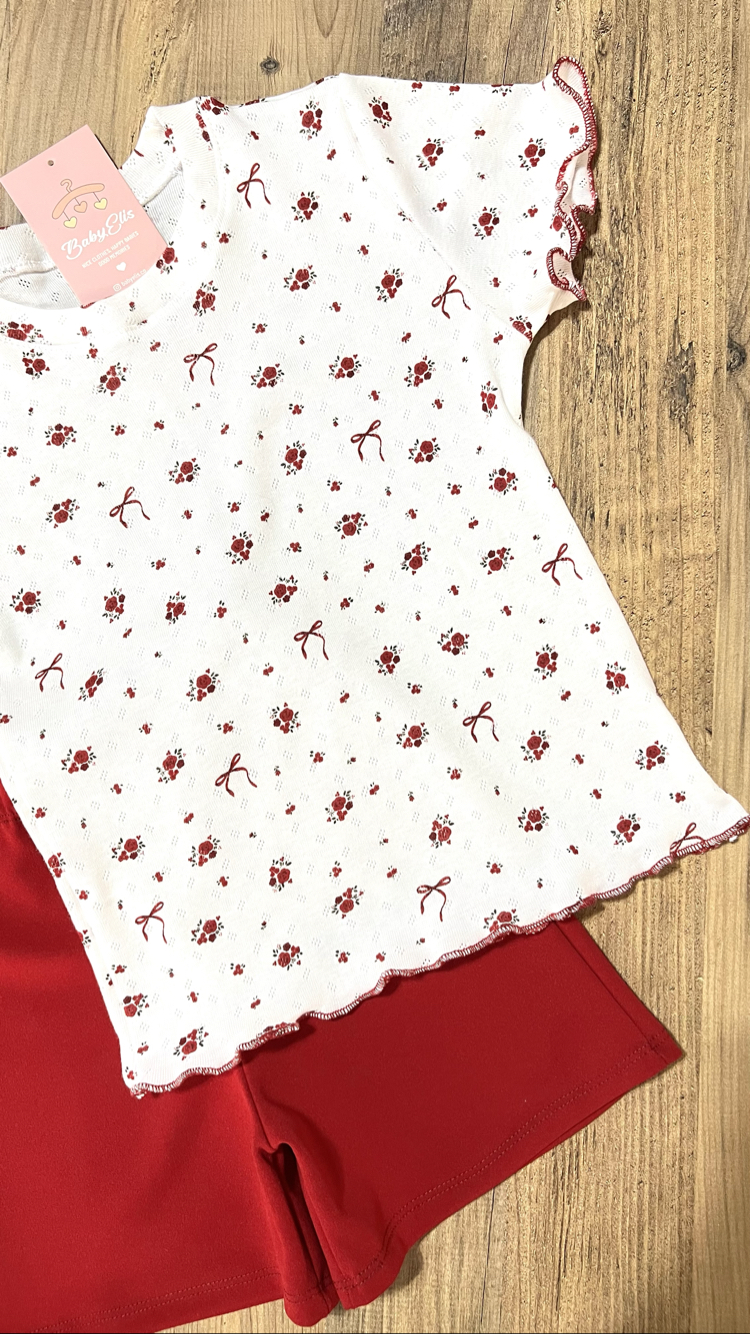 Kırmızı çiçekli t-shirt şortlu takım
