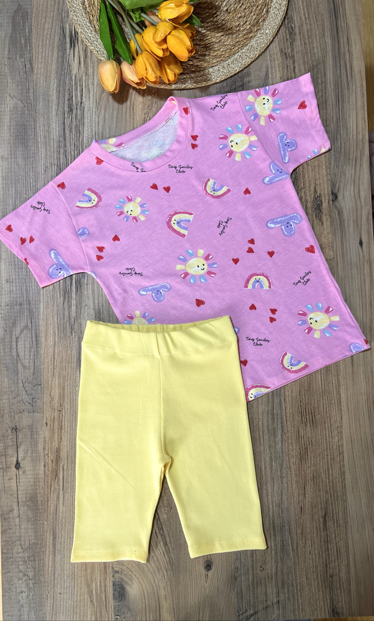 Pembe güneş desenli oversıze t-shirt diz üstü sarı bisikletçi tayt takım