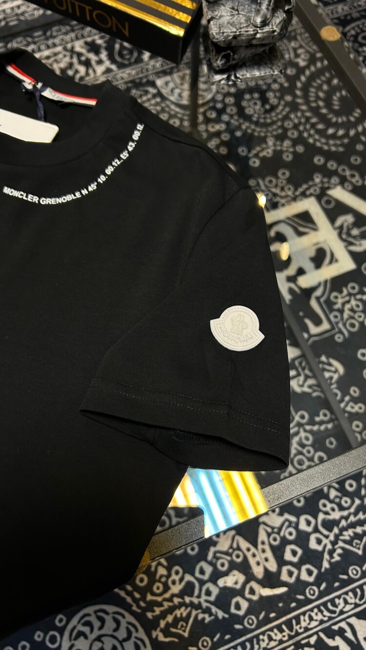 Moncler Kol Detaylı T-shirt