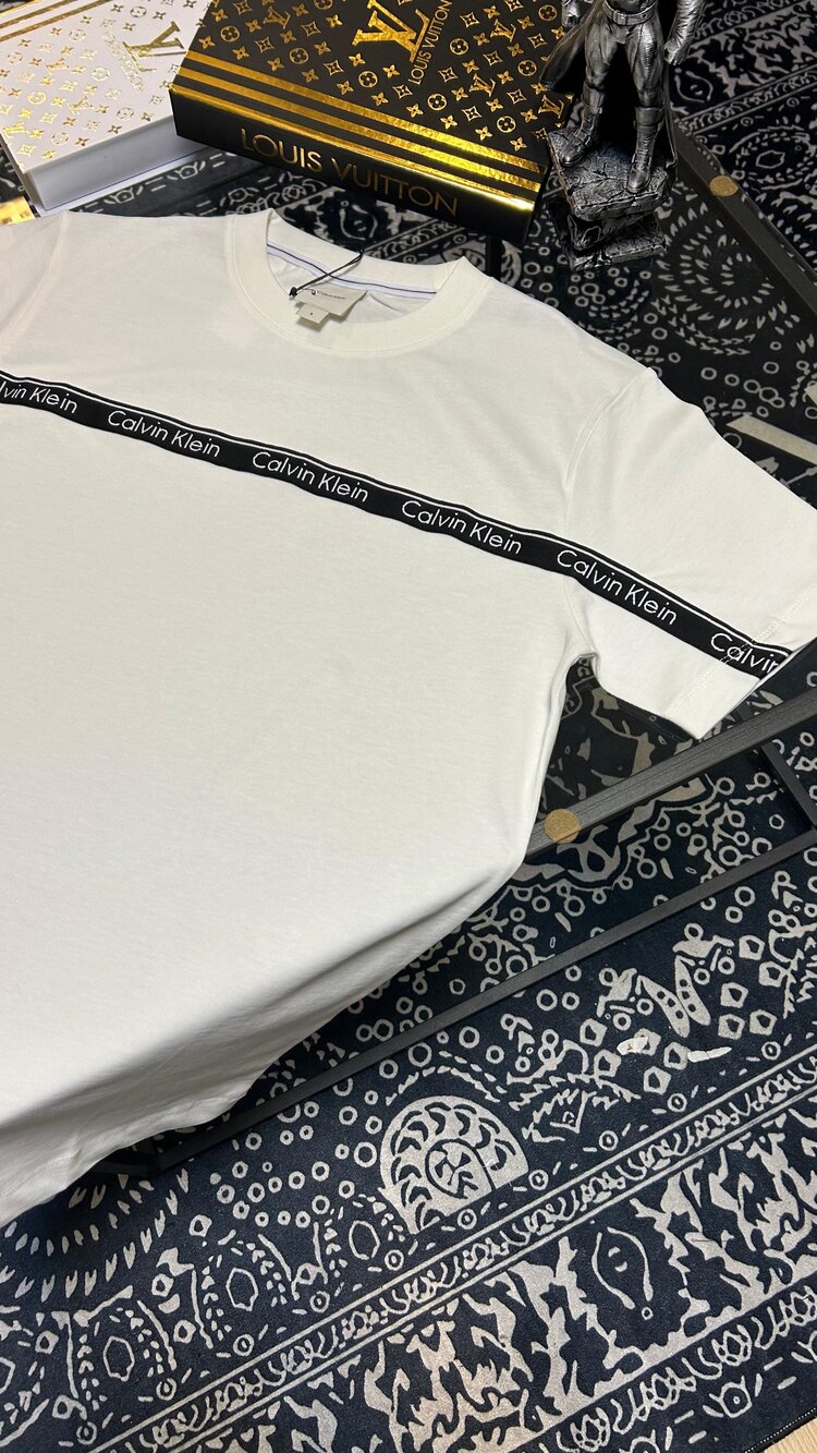 Calvin Klein T-shirt