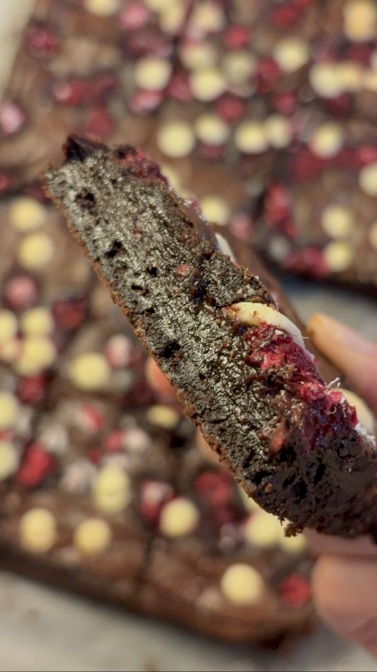 Vişne/ Beyaz Çiko Brownie