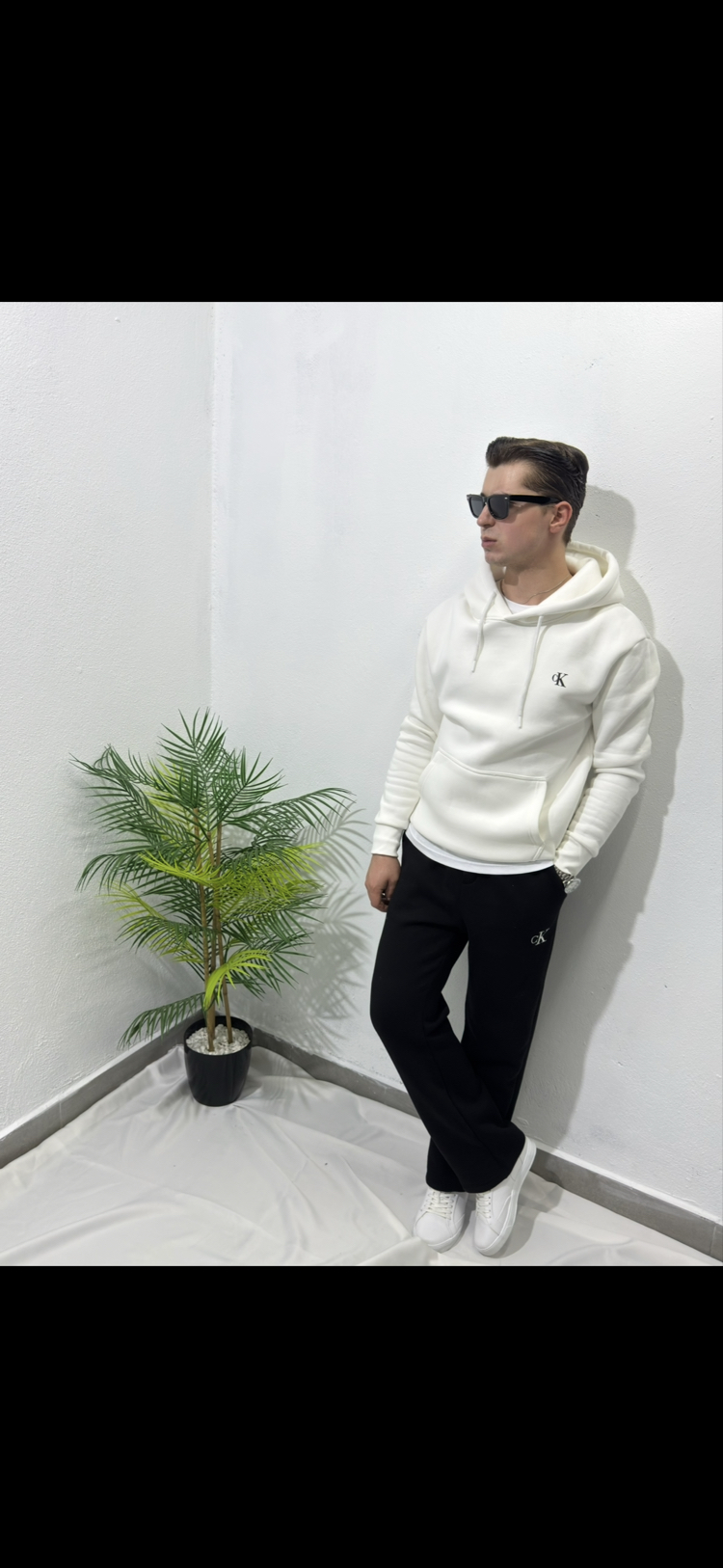 Beyaz Şapkalı Baskılı Sweatshirt