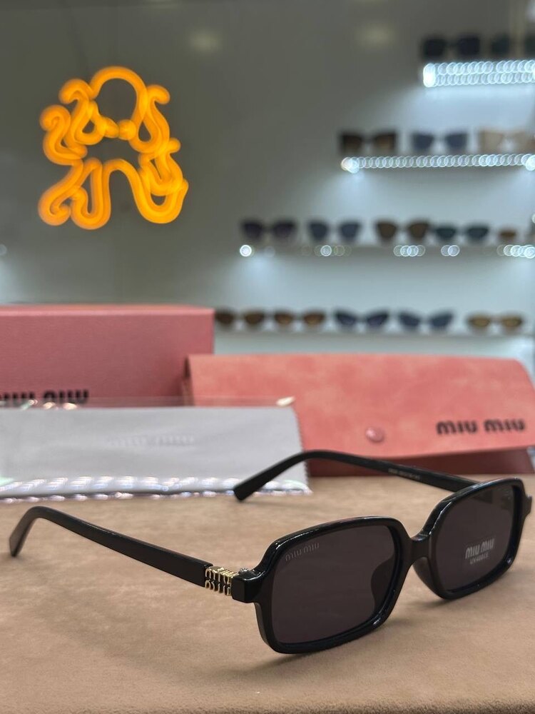 Miu Miu siyah gözlük