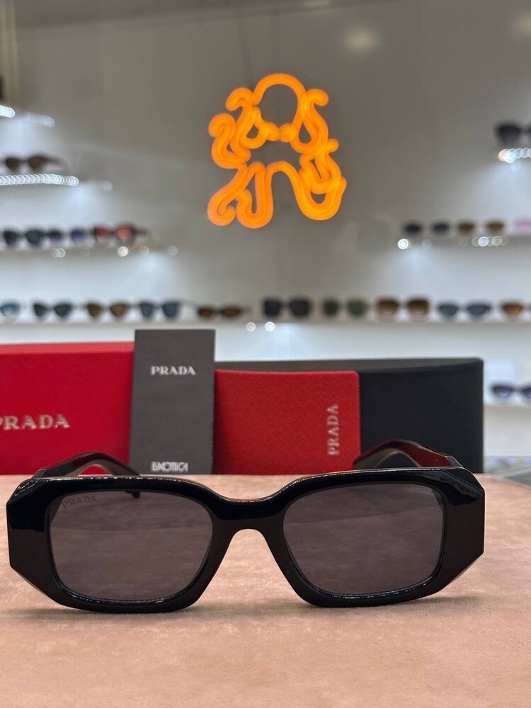 Prada satış rekortmeni gözlük