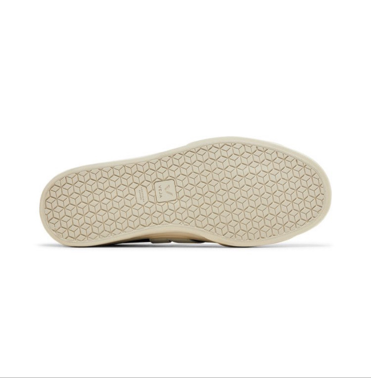 Veja V-12 Leather’ Extra White Marsala ‘