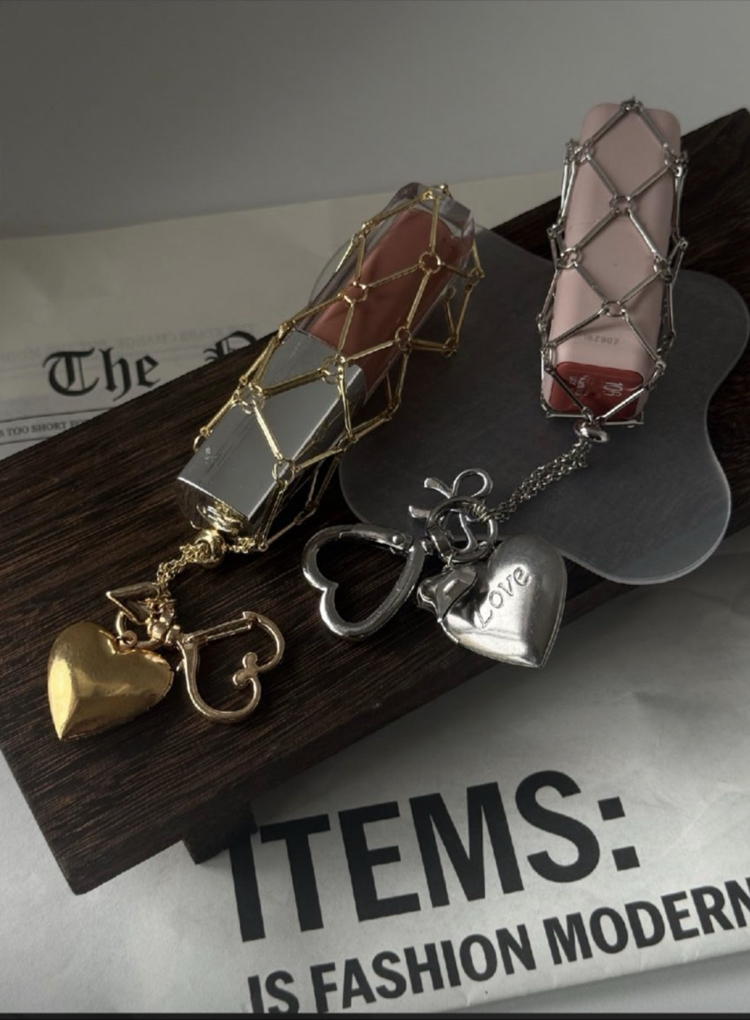 Lip gloss charm 