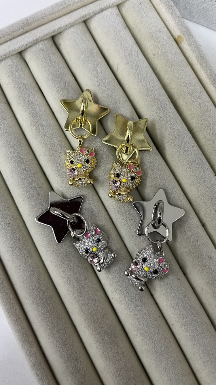 Hellokıtty telefon charm(gold)