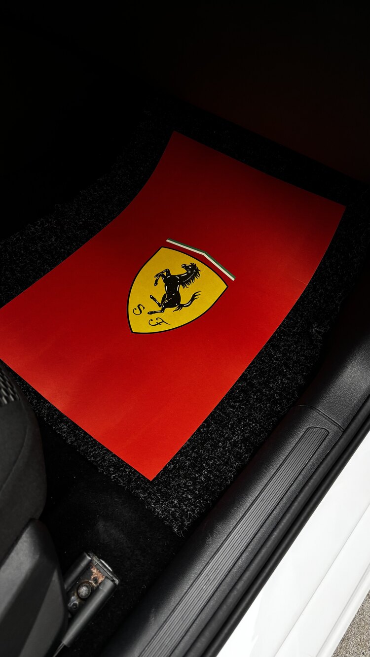 FERRARİ KIRMIZI PASPAS KAĞIDI 50 AD