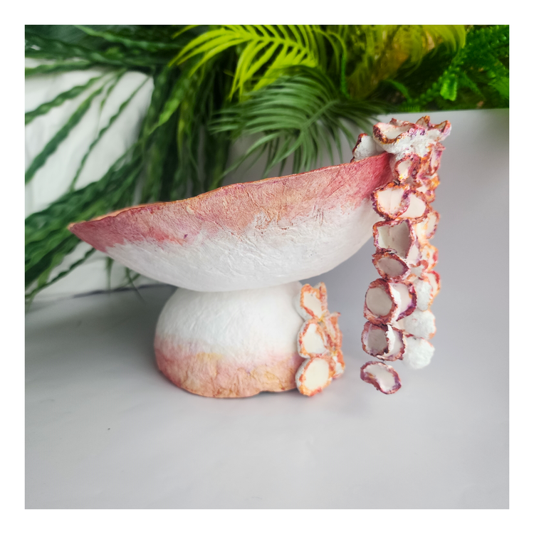 Papier Mache Salkım Saçak Kaideli Eğik Kase - Beyaz, Kırmızı ve Turuncu