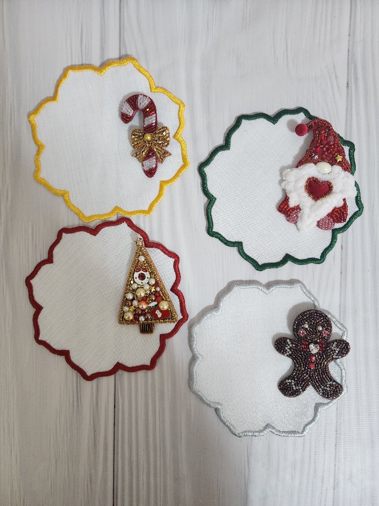 4lü yılbaşı broş set