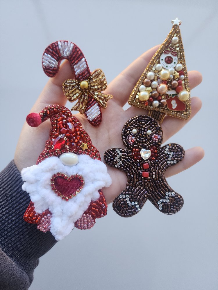4lü yılbaşı broş set