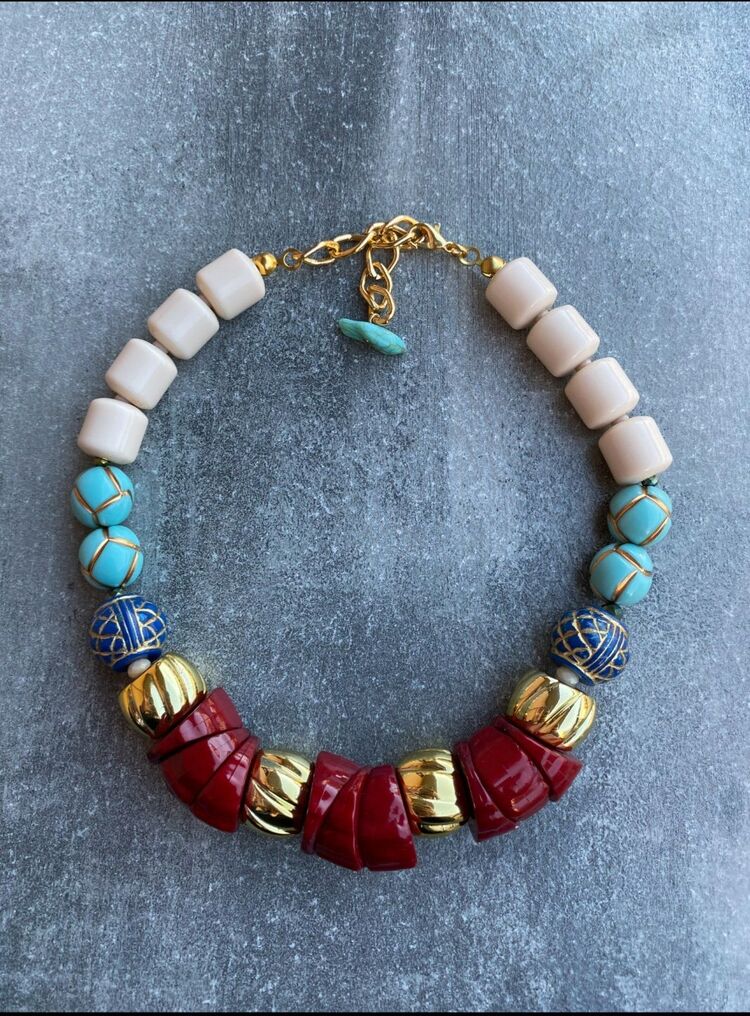 Carol and Traditional Blue Kolye 