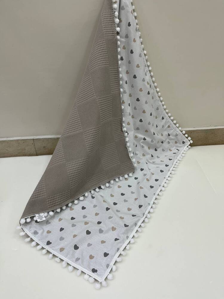 Kahverengi Kalp Desenli Poplin Kumaş Çok Amaçlı Bebek Battaniyesi
