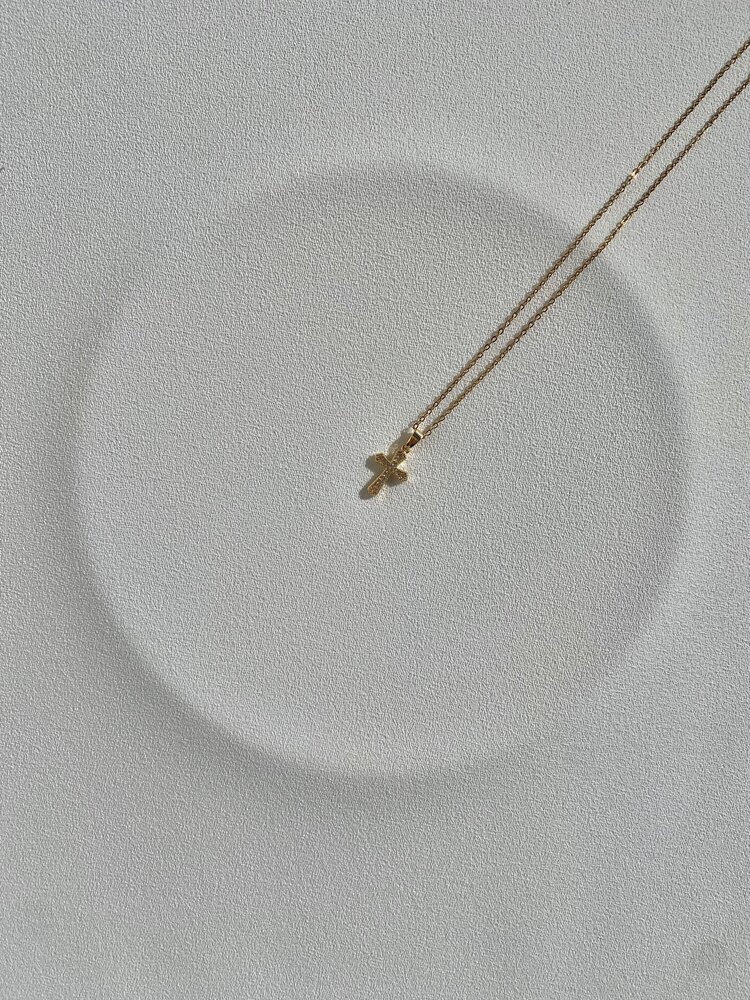 Minimalist Taşlı Haç Gold Çelik Kolye