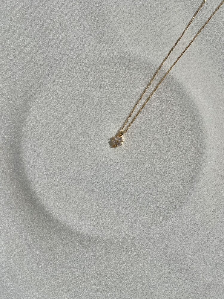 Yonca Taşlı Gold Çelik Kolye