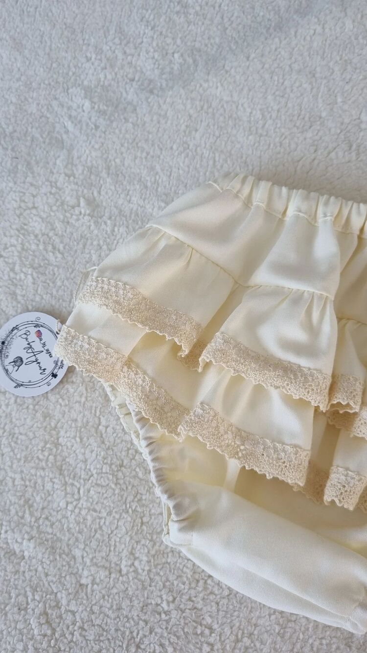 Arka fırfırlı krem bloomer