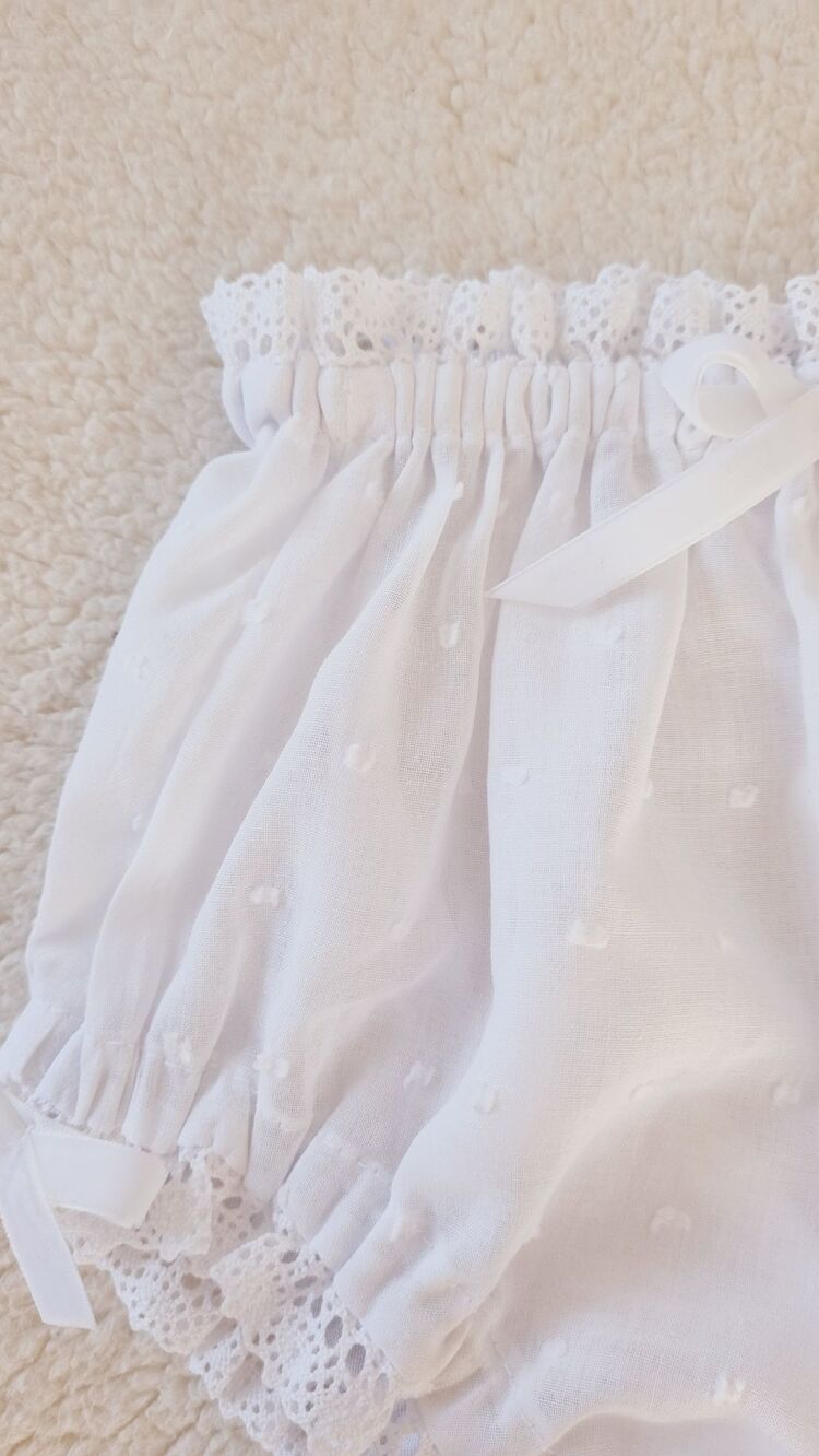 Beyaz plumeti bloomer