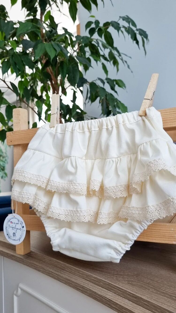 Arka fırfırlı krem bloomer