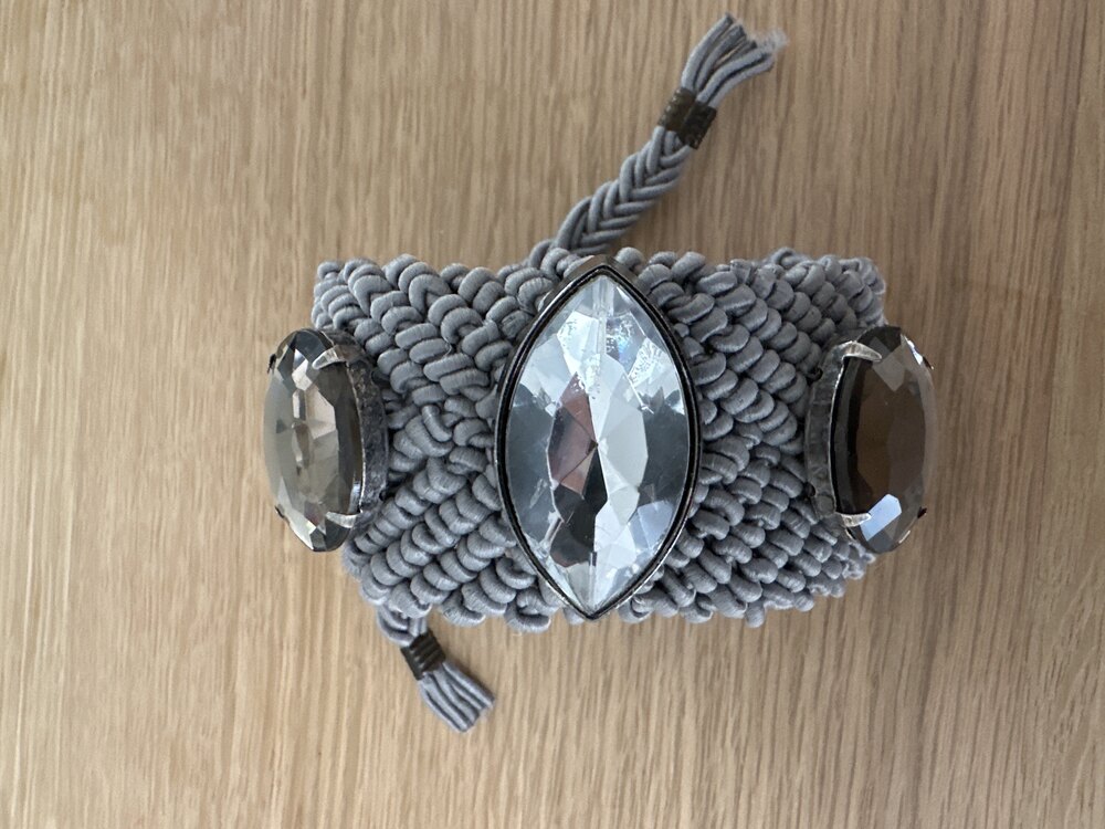 159 gri el yapımı örgü Swarovski taşlı bileklik