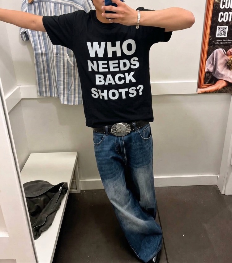 who needs back shots y2k vıntage tee