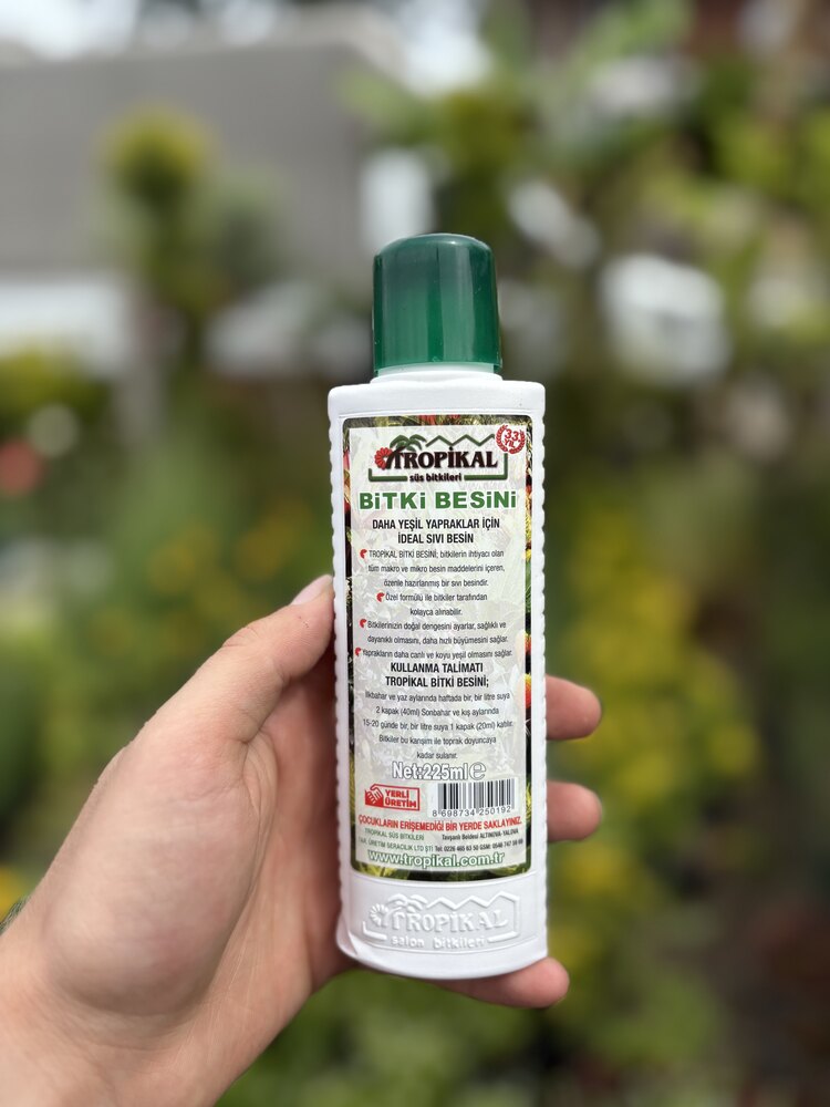 Tropikal yeşil yapraklı bitkiler için bitki besini 225 ml 