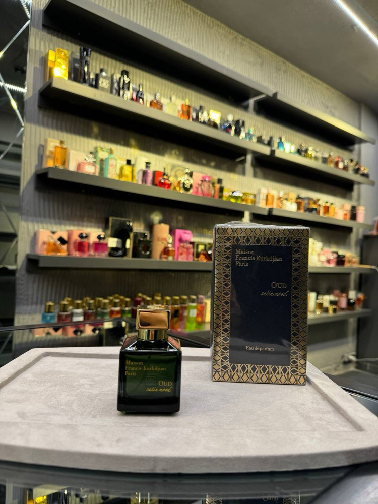 Oud satin wood