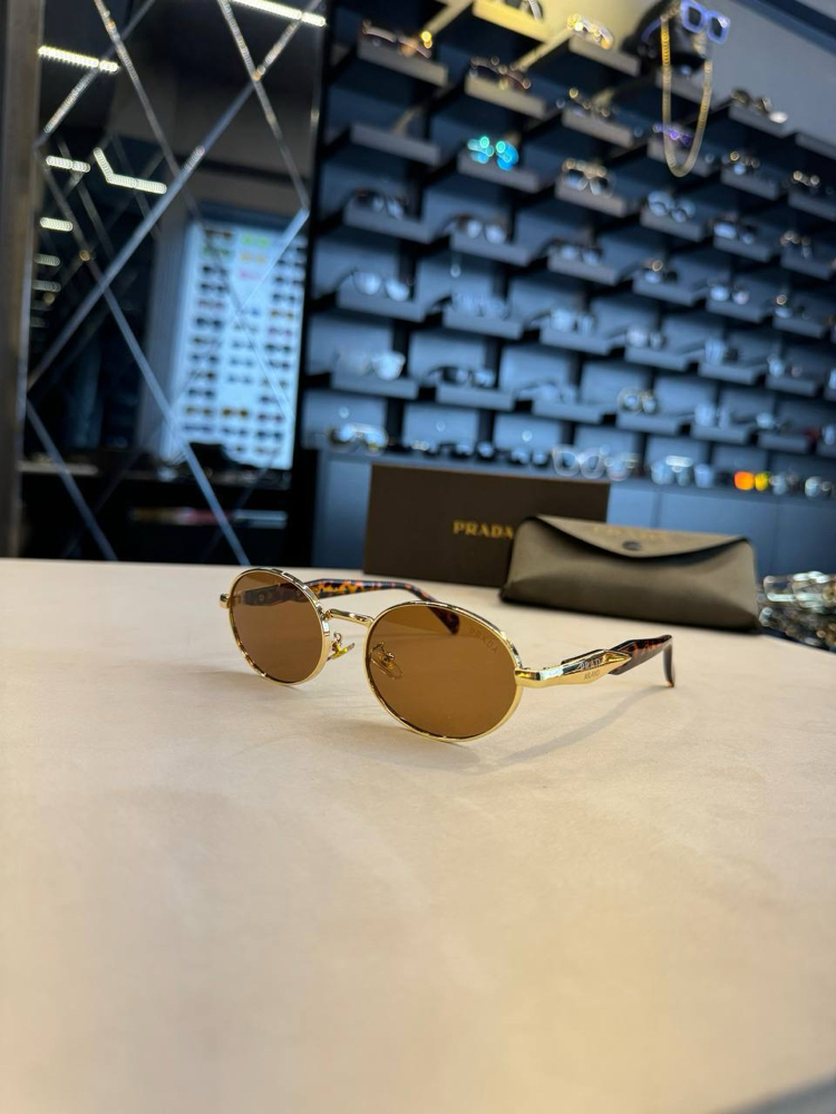 PRADA YUVARLAK CAM EN SEVİLEN