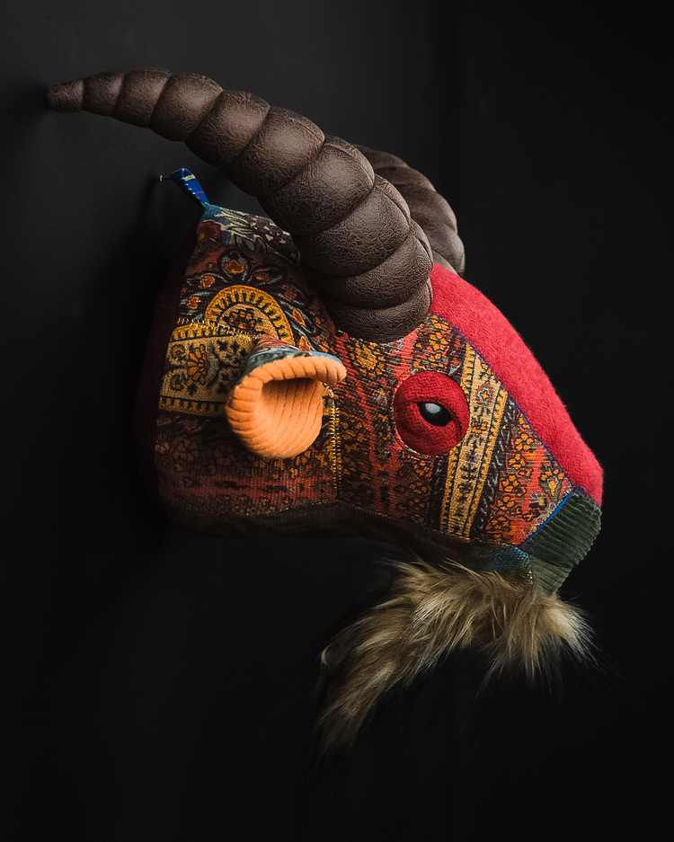 Patchwork, Nakışlı Teke Duvar Büstü