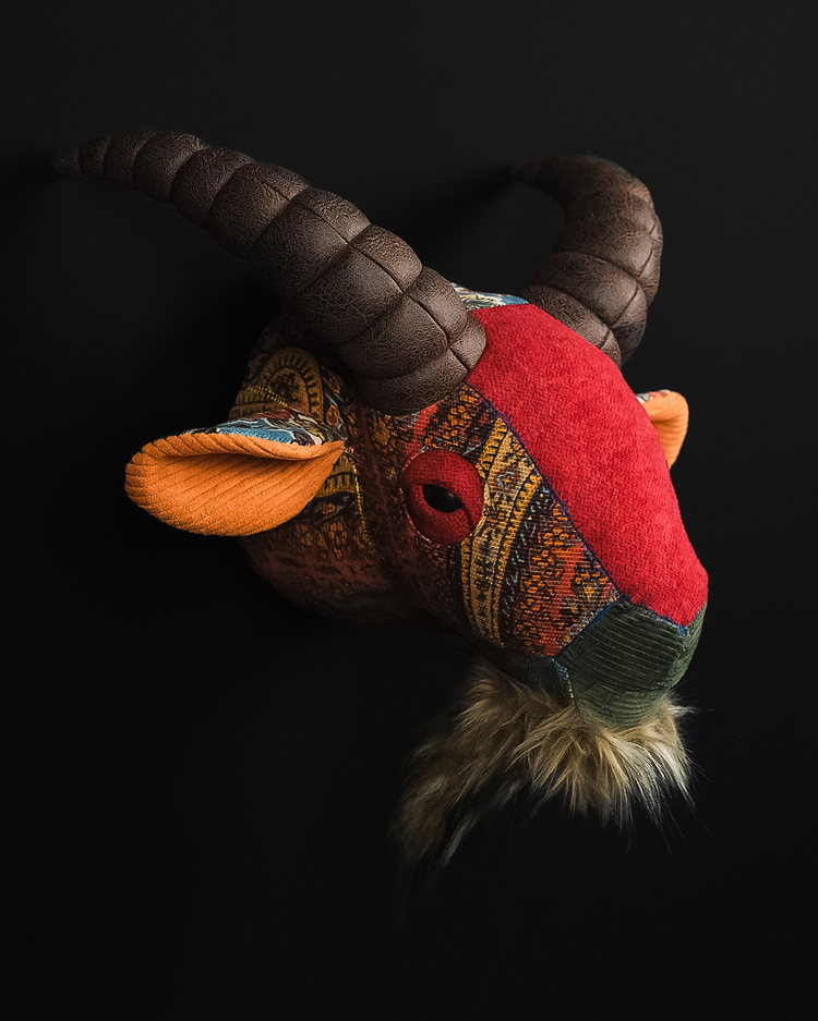 Patchwork, Nakışlı Teke Duvar Büstü