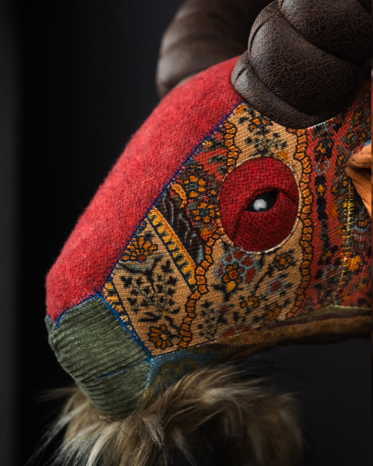 Patchwork, Nakışlı Teke Duvar Büstü