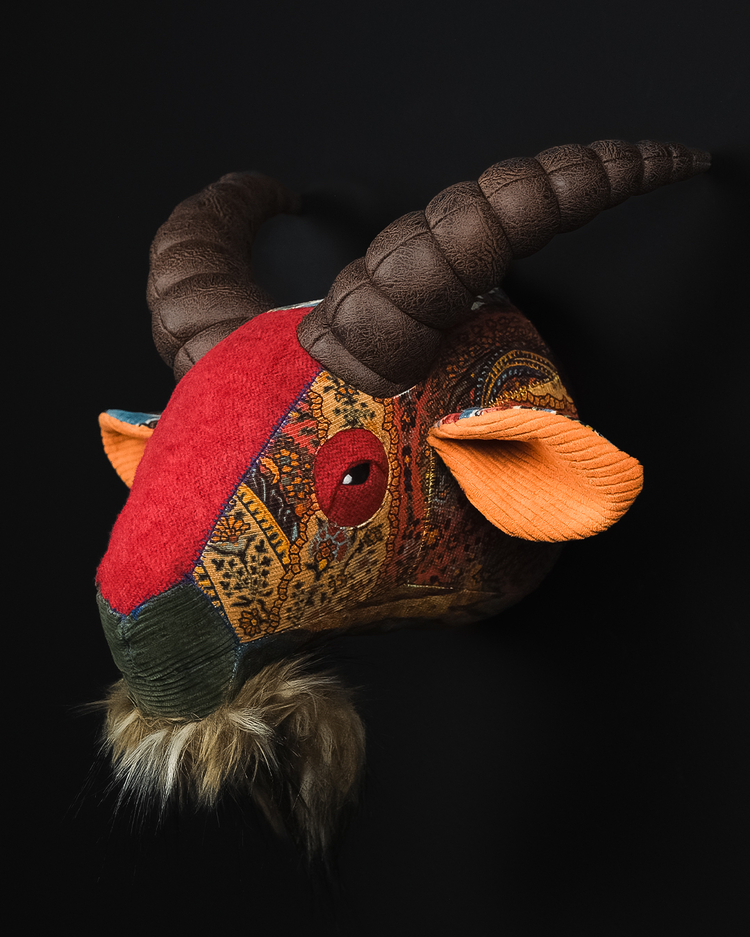 Patchwork, Nakışlı Teke Duvar Büstü