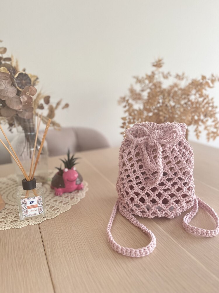 Pembe sırt çantası