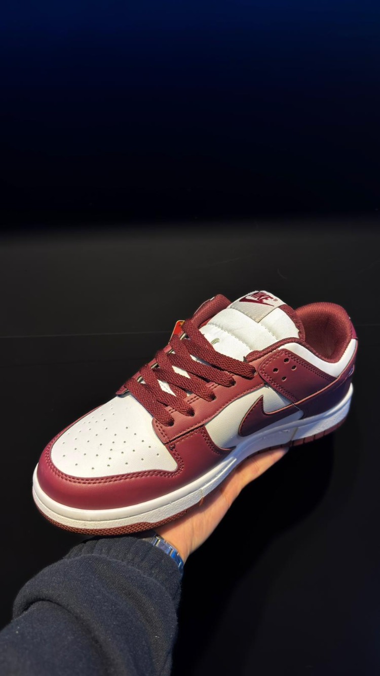 Nike Dunk Low-Bordo