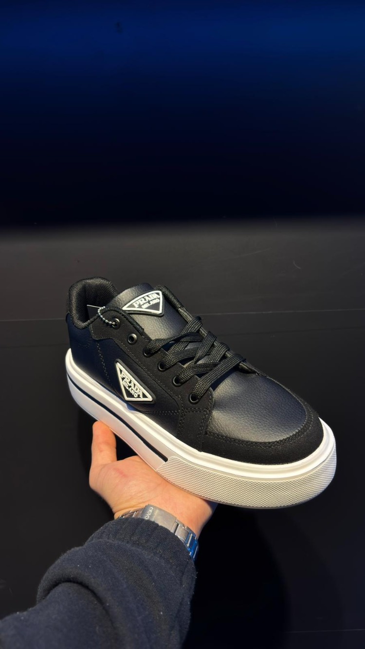Prada Classic-Siyah Beyaz Detaylı 