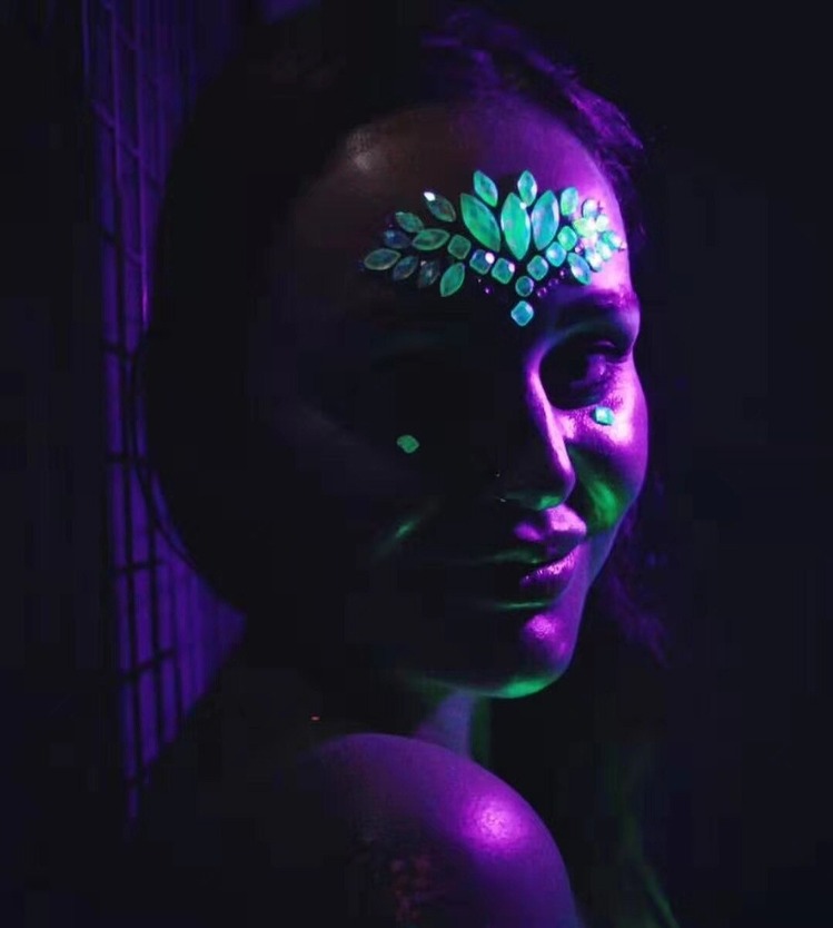 Fosforlu Neon Karanlıkta Parlayan Kendinden Yapışkanlı Festival Yüz Taşı