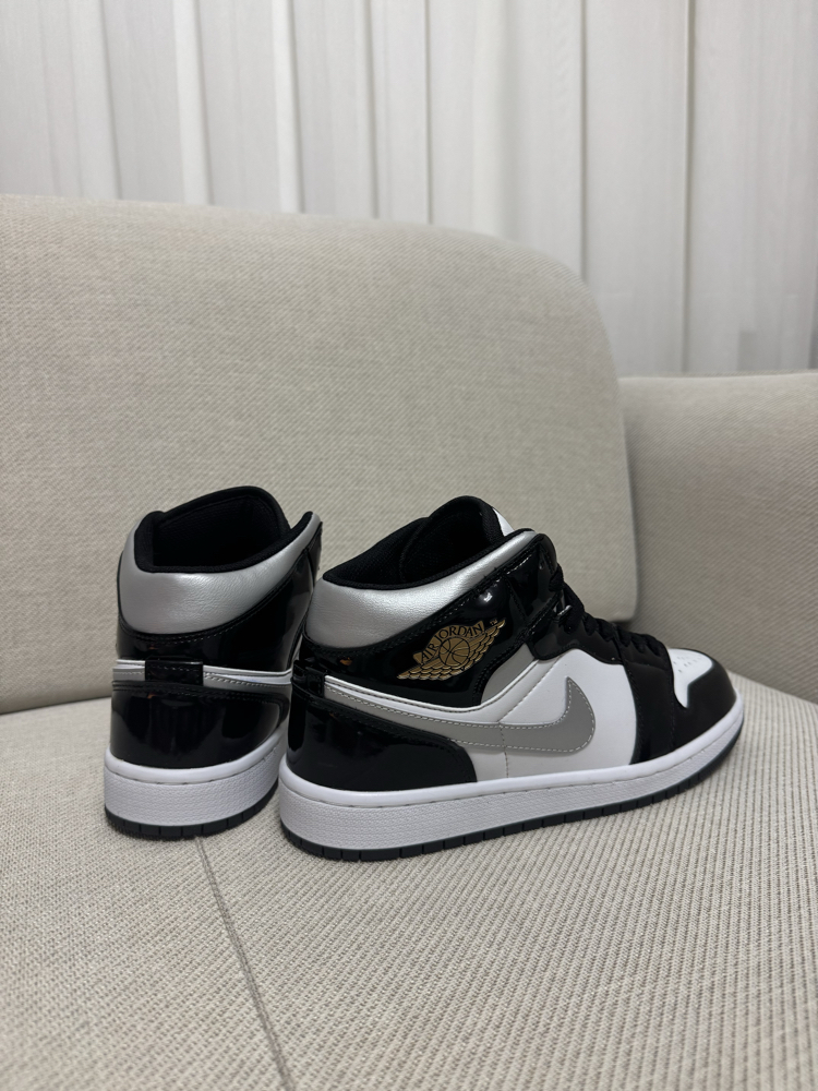 Air Jordan 1 Mid
