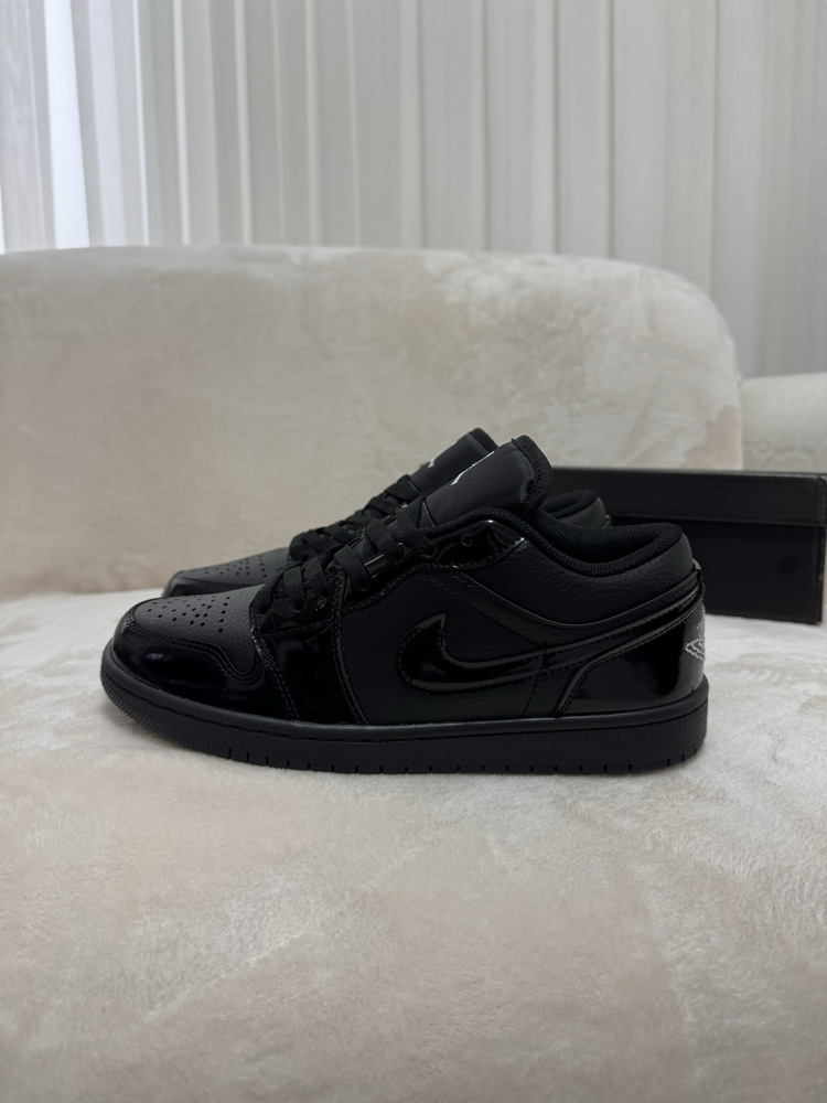 Air Jordan 1 Low Full Black