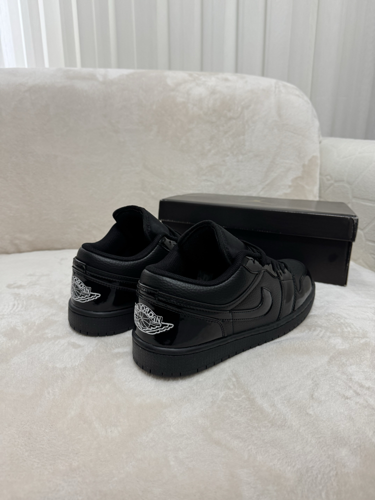 Air Jordan 1 Low Full Black