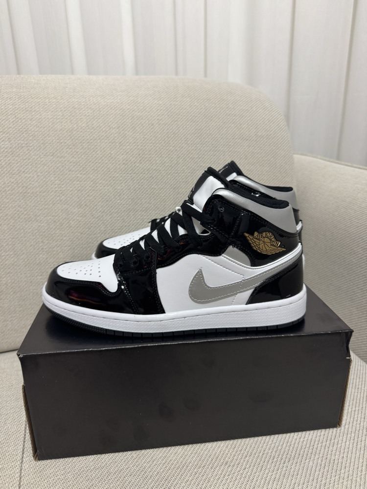 Air Jordan 1 Mid