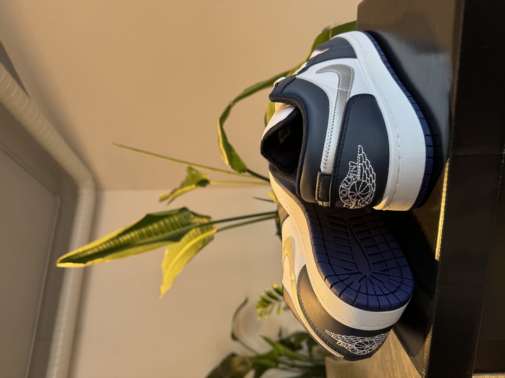 Air Jordan 1 Low Midnight Navy