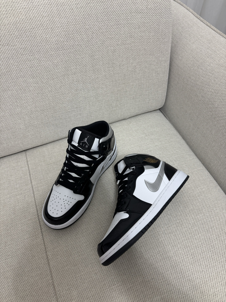 Air Jordan 1 Mid
