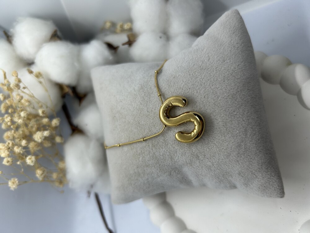 S Harfli Gold Renk Kolye